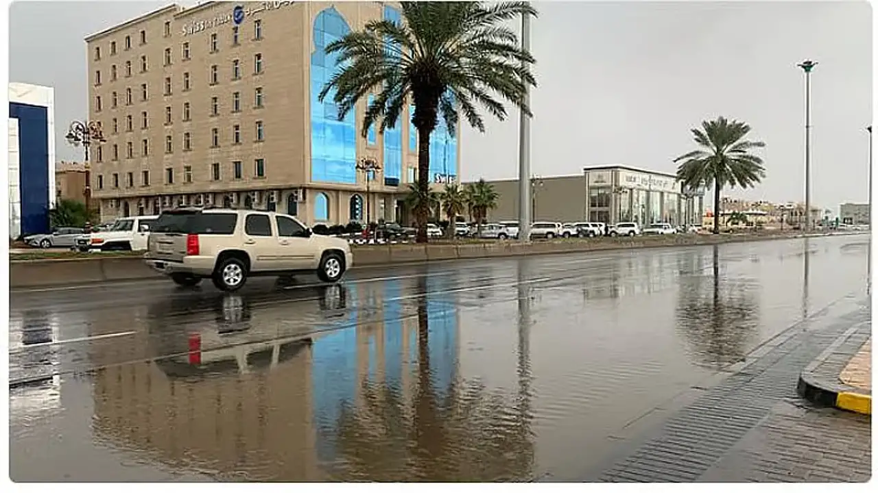 توقعات أرصاد المملكة ليوم الأربعاء تشير إلى أمطار رعدية وسيول وزخات برد